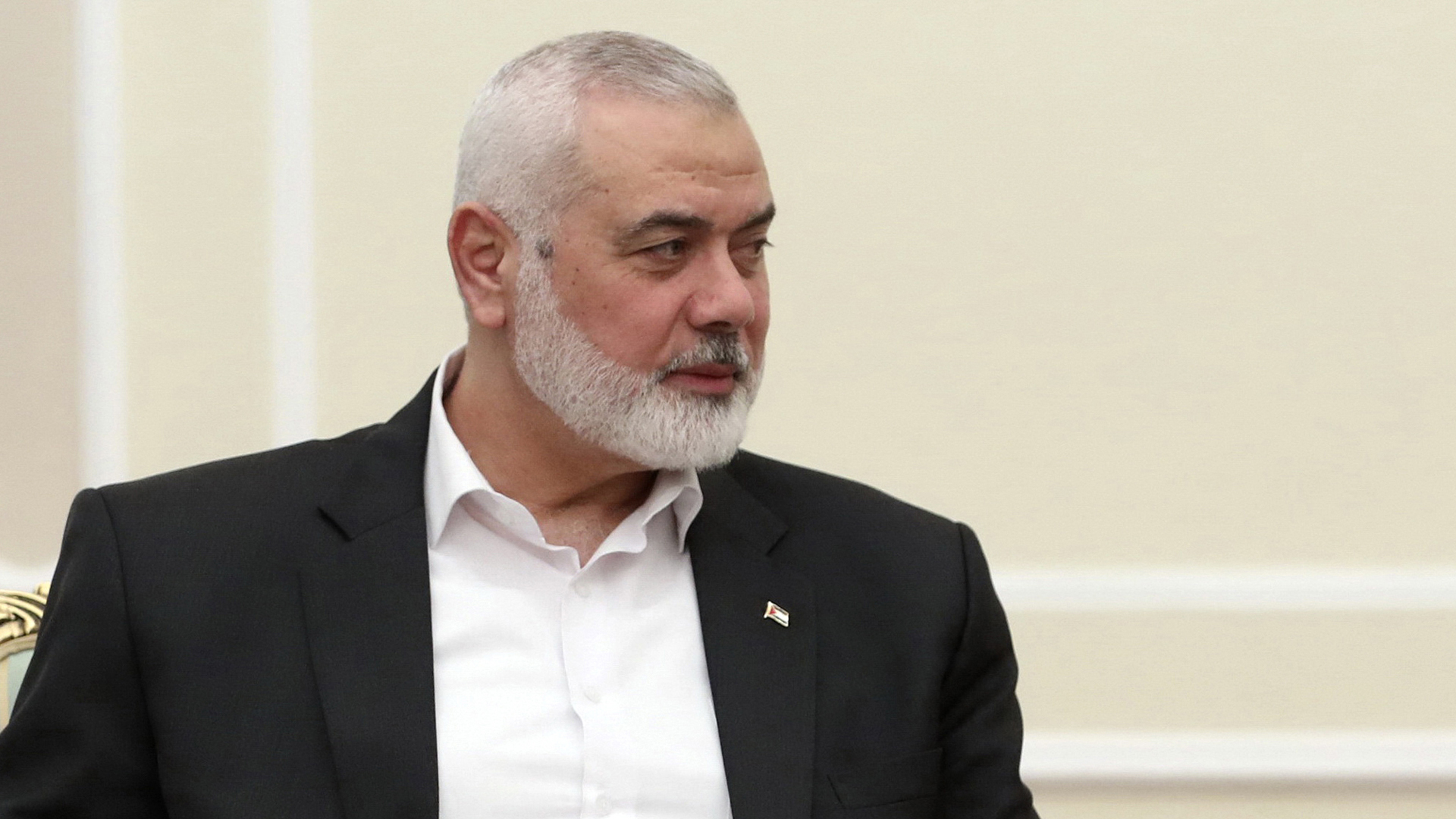 Ismail Haniyeh assis lors d'une réunion avec le président Masoud Pezeshkian au bureau de la présidence à Téhéran, Iran, le 30 juillet 2024. 