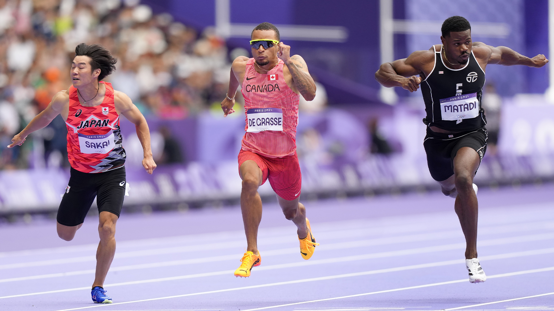 Le Canadien Andre De Grasse, au centre, participe aux qualifications du 100 mètres masculin, le 3 août 2024. 