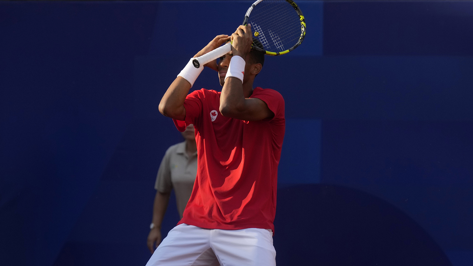 Environ 24 heures plus tard, Auger-Aliassime disputait un 11e match en sept jours à Paris. 