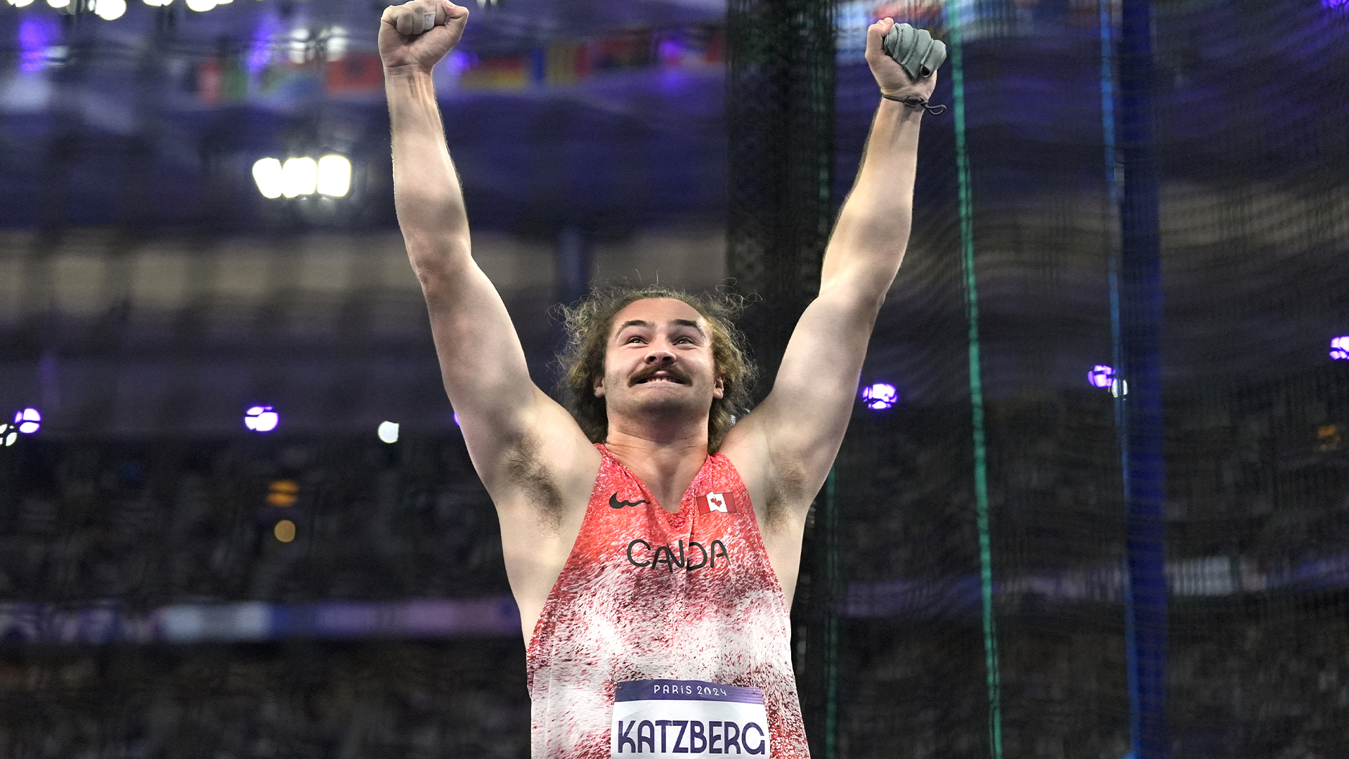 Ethan Katzberg, du Canada, réagit lors de la finale du lancer du marteau aux Jeux de Paris, le 4 août 2024, à Saint-Denis.