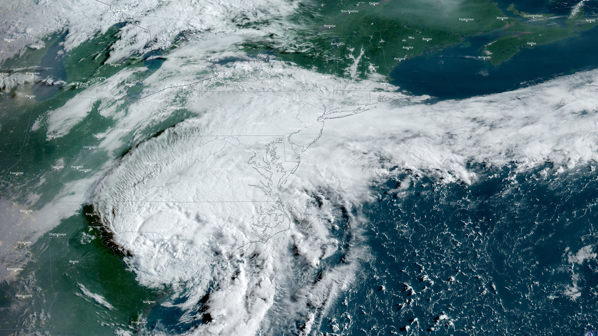 Cette image satellite fournie par CSU/CIRA-NOAA montre la tempête tropicale Debby sur la côte Est des Etats-Unis le 8 août 2024.