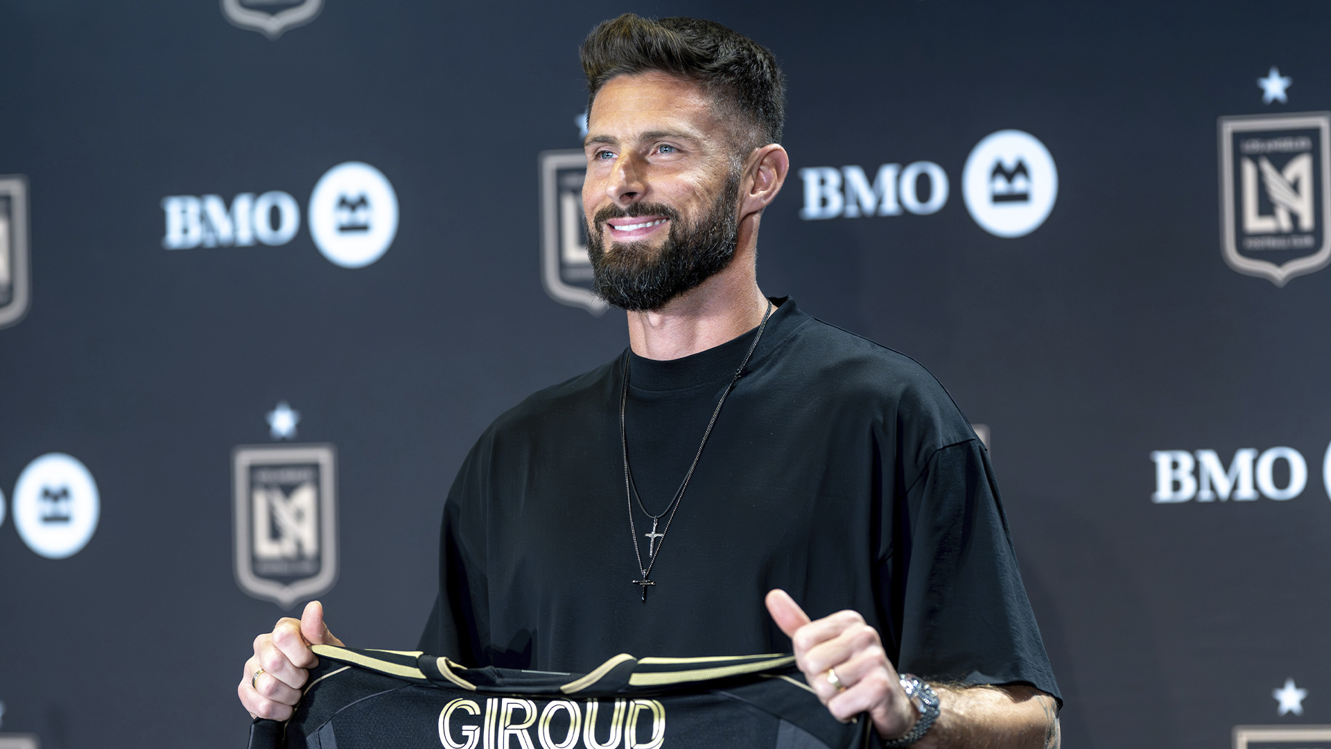 L'attaquant français Olivier Giroud est présenté aux fans du Los Angeles FC lors d'une conférence de presse à l'hôtel InterContinental de Los Angeles, jeudi 1er août 2024. 