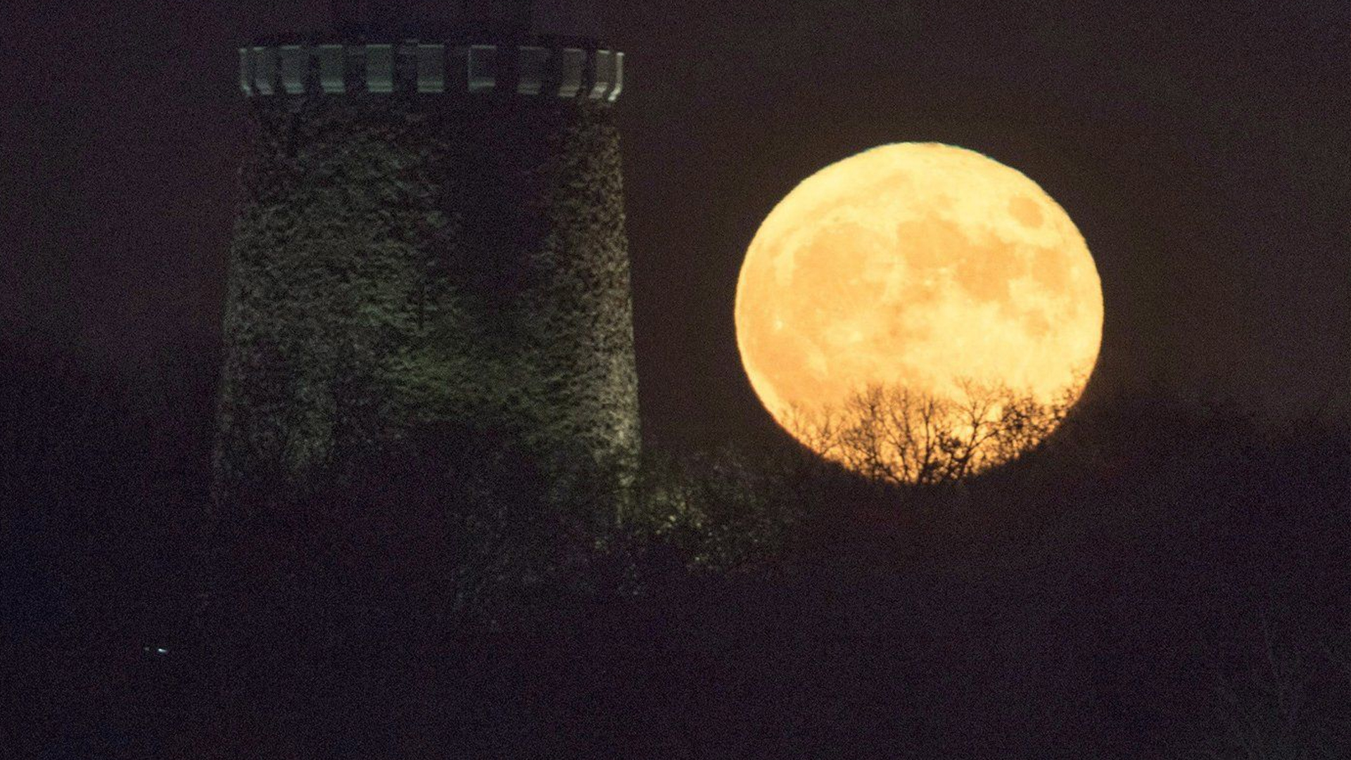 ‘Supermoon’ Will Dazzle Quebec in 2024: Here’s How and When to Watch It