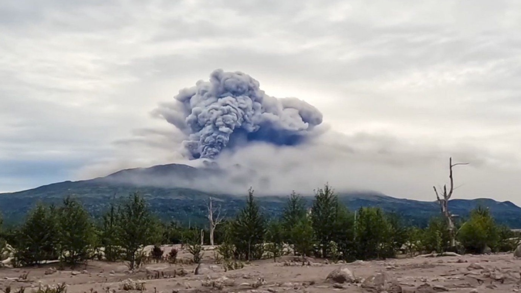 L'éruption du volcan Shiveluch est visible dans la péninsule du Kamchatka, à environ 500 km au nord de Petropavlovsk-Kamchatsky, en Russie.