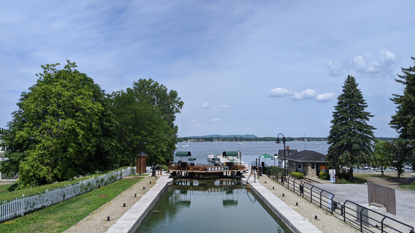 Paysage du canal de Chambly à la rivière Richelieu dans la région de la Montérégie au Québec.