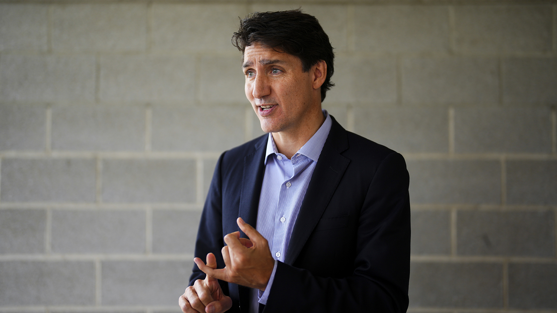 Le premier ministre Justin Trudeau fait une déclaration à la suite d'un événement à Gatineau, au Québec, le 21 août 2024.