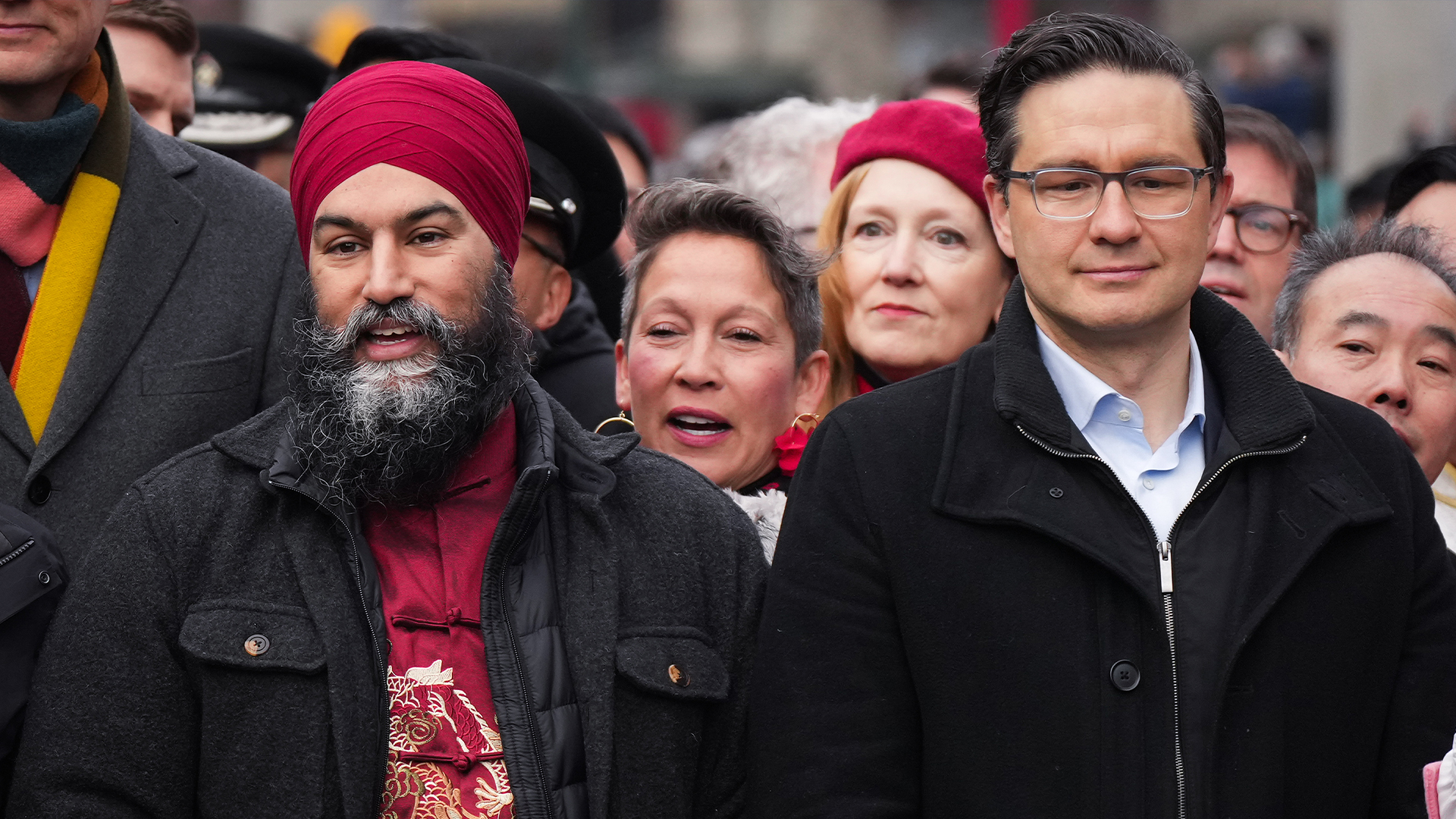 Le chef du Nouveau parti démocratique et le chef conservateur Pierre Poilievre. 