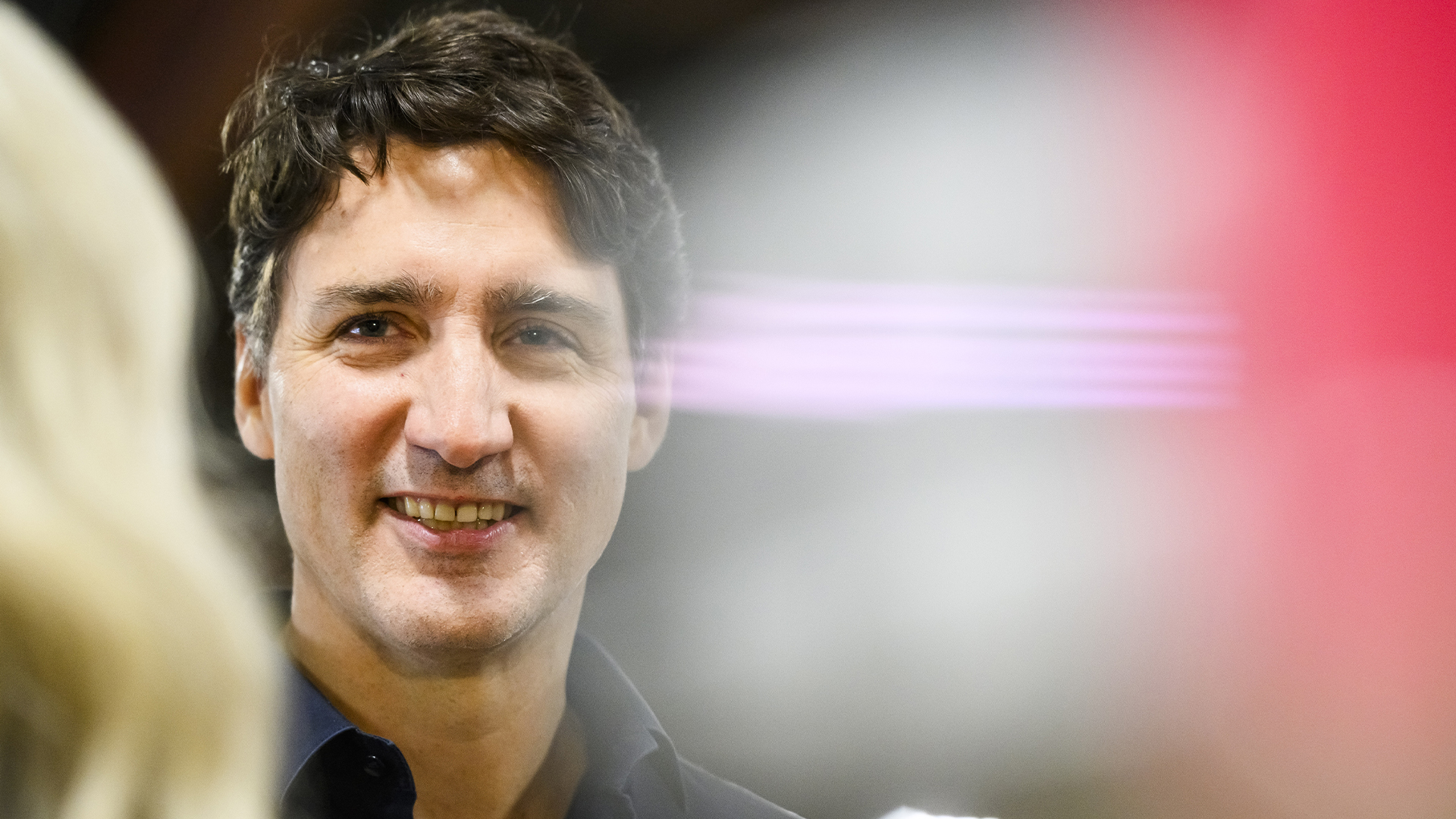 Le premier ministre Justin Trudeau visite les studios Cinespace à Toronto le  6 septembre 2024. 