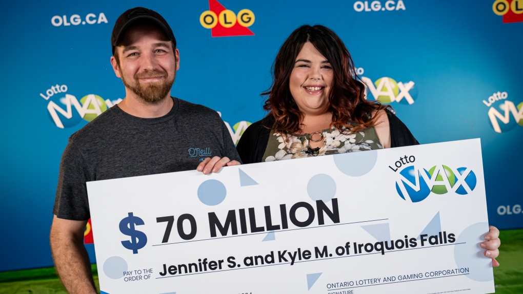 Jennifer Stuart-Flynn et Kyle Murray d'Iroquois Falls ont remporté le gros lot de 70 millions de dollars lors du tirage de Lotto Max du 20 août 2024. 