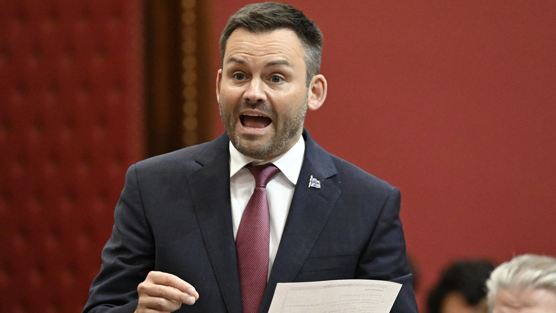 Le chef du Parti québécois, Paul St-Pierre Plamondon, interroge le gouvernement pendant la période de questions à l'Assemblée législative de Québec, le mardi 10 septembre 2024.