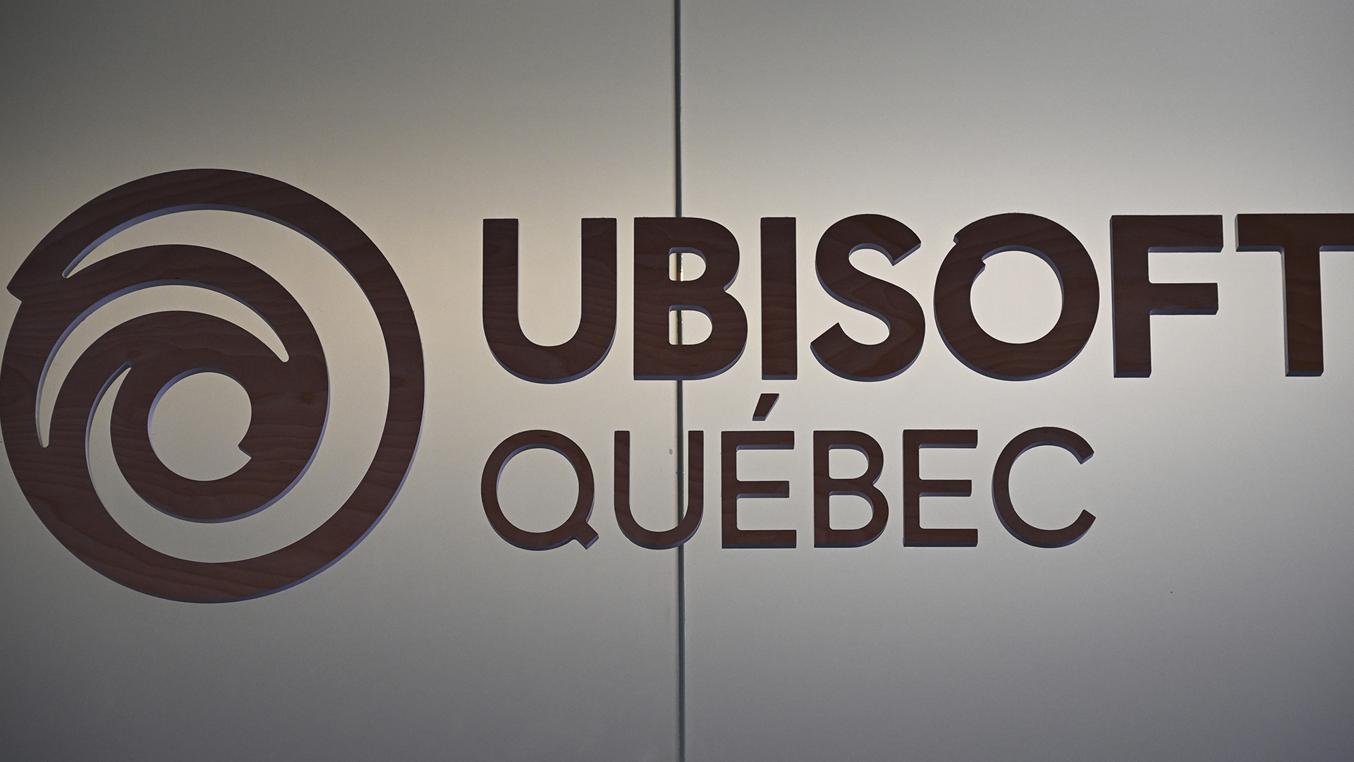 Le logo de l'immeuble d'Ubisoft, le mardi 7 mai 2024 à Québec.