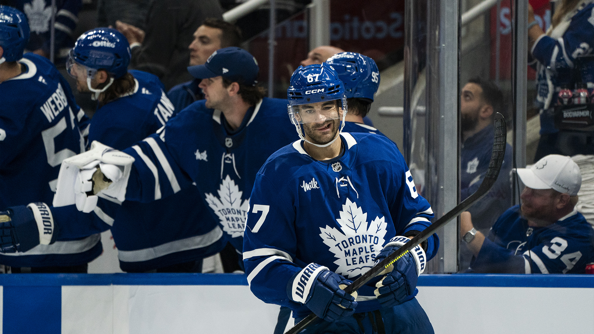 Max Pacioretty des Maple Leafs de Toronto réagit après avoir marqué contre les Sénateurs d'Ottawa lors d'une action de hockey de pré-saison de la LNH à Toronto, le dimanche 22 septembre 2024. 