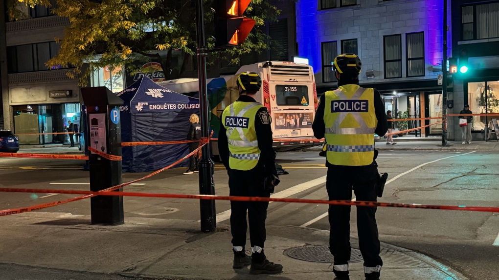 Un jeune homme de 18 ans est décédé après avoir été heurté par un autobus dans l'arrondissement du Plateau-Mont-Royal mardi.