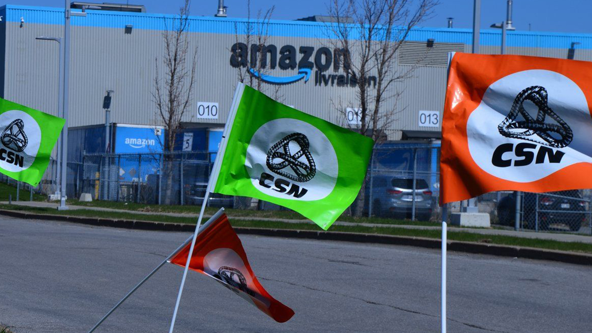 Situé rue Ernest-Cormier, l'entrepôt bordant l’autoroute 25 dans l’est de Laval est le seul entrepôt Amazon syndiqué au Canada.