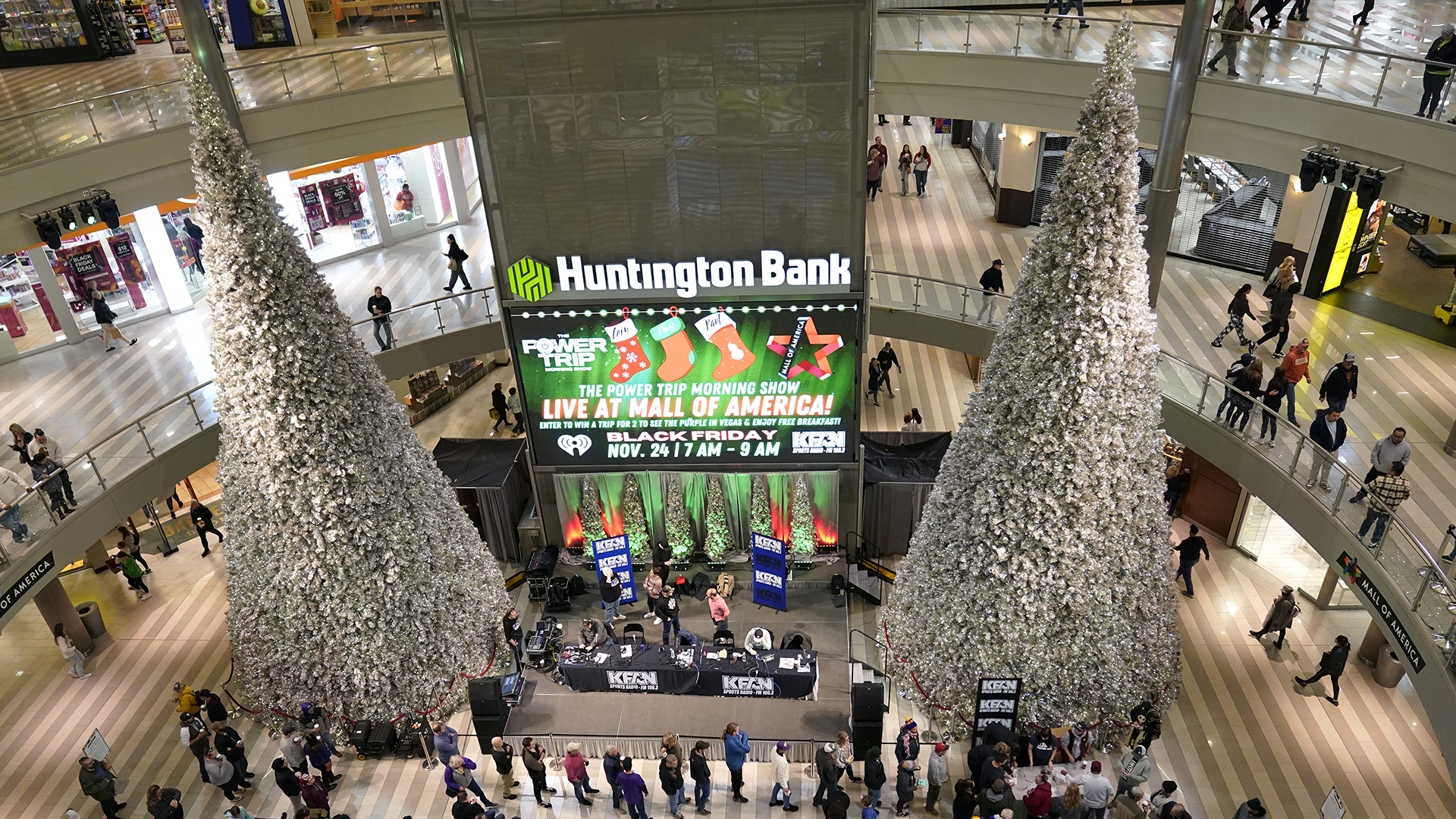 Des personnes au Mall of America de Bloomington le 24 novembre 2023. 