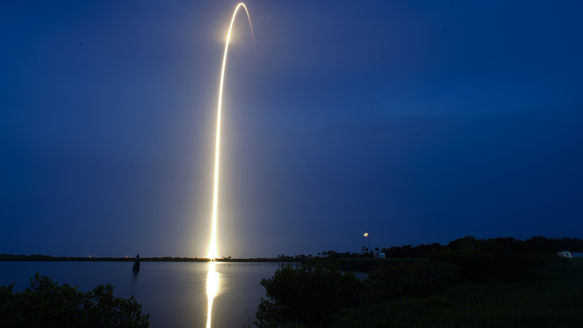 Une fusée Falcon 9 de SpaceX, chargée de satellites Internet Starlink V2 Mini, décolle de la station spatiale de Cap Canaveral, en Floride, le 23 juillet 2023.