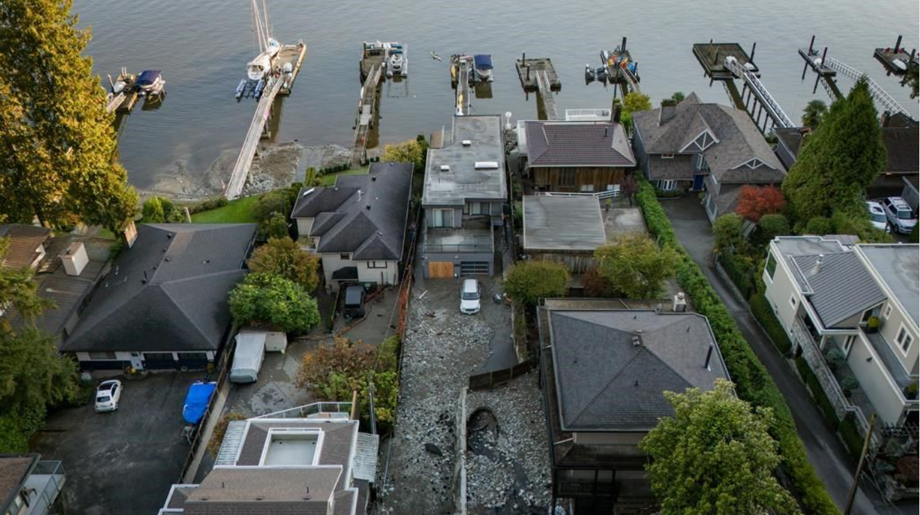 De fortes pluies ont provoqué des inondations à North Vancouver, le 22 octobre 2024. 