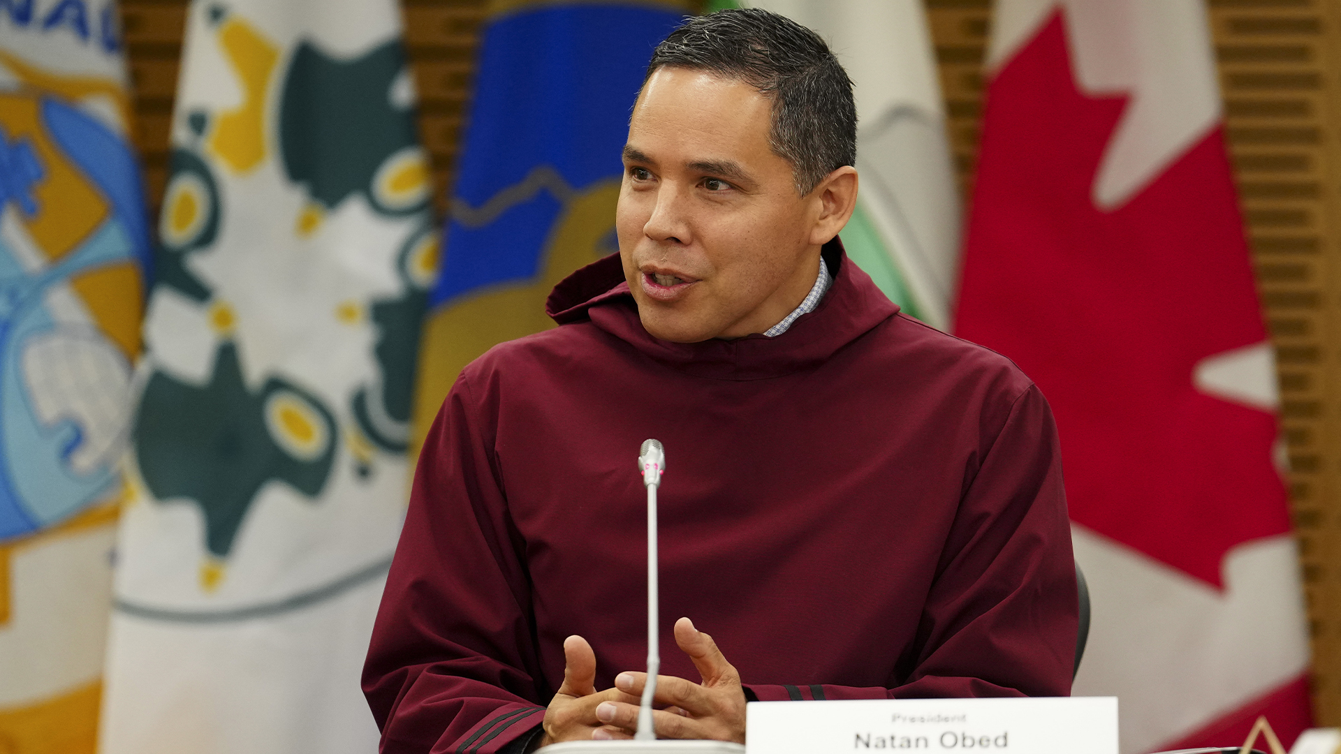 Le président de l'Inuit Tapiriit Kanatami, Natan Obed, se joint au premier ministre Justin Trudeau pour coprésider la réunion du Comité de partenariat entre les Inuits et la Couronne, à Ottawa, le 9 mai 2024. 