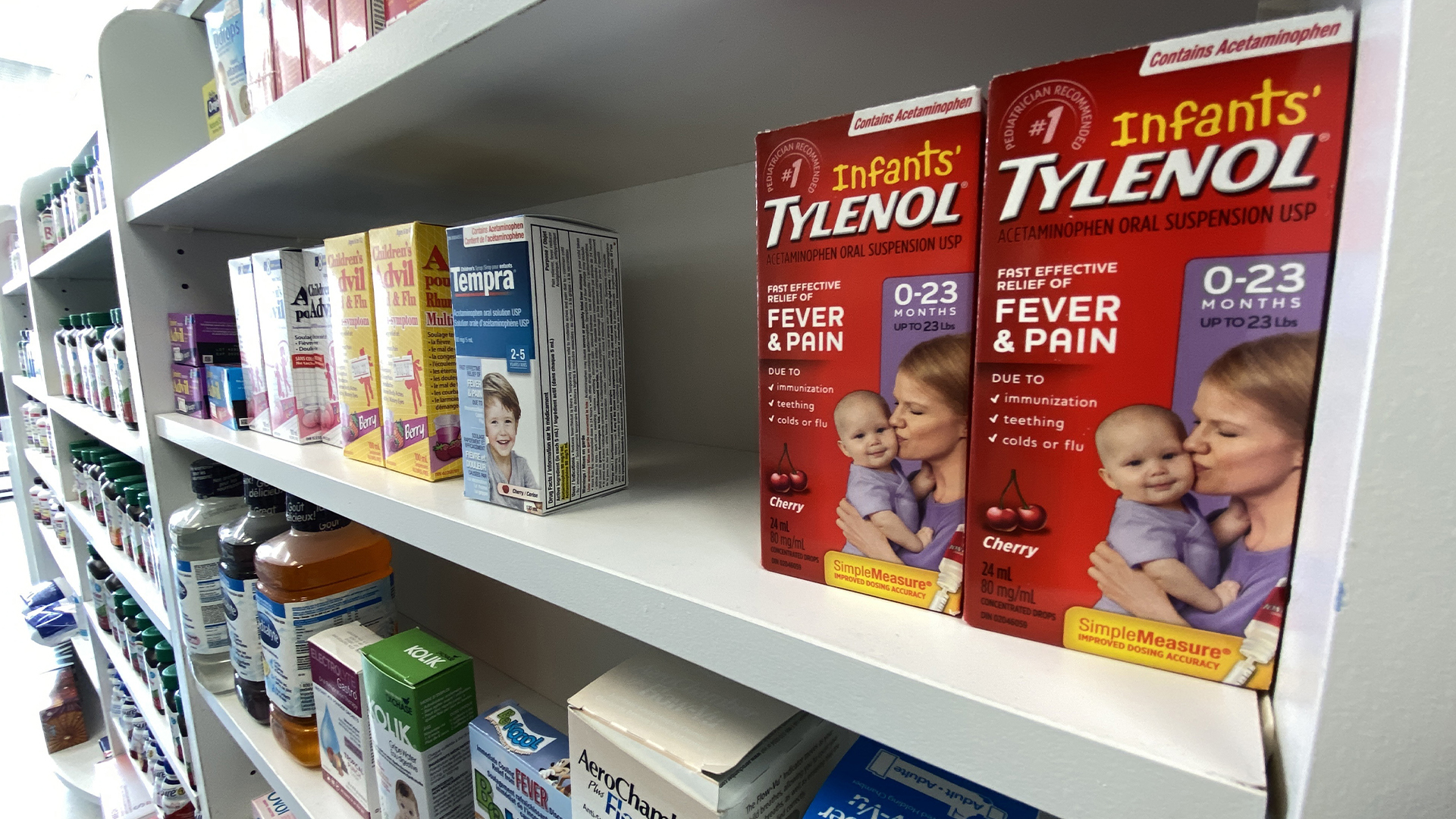 Des médicaments anti-douleur pour enfants dans une pharmacie de Toronto, mercredi 17 août 2022.