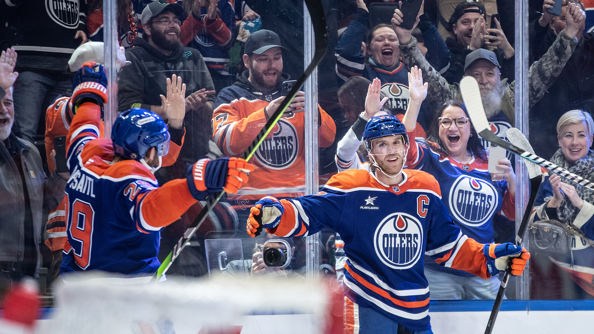 Connor McDavid récolte le 1000e point de sa carrière dans la LNH.