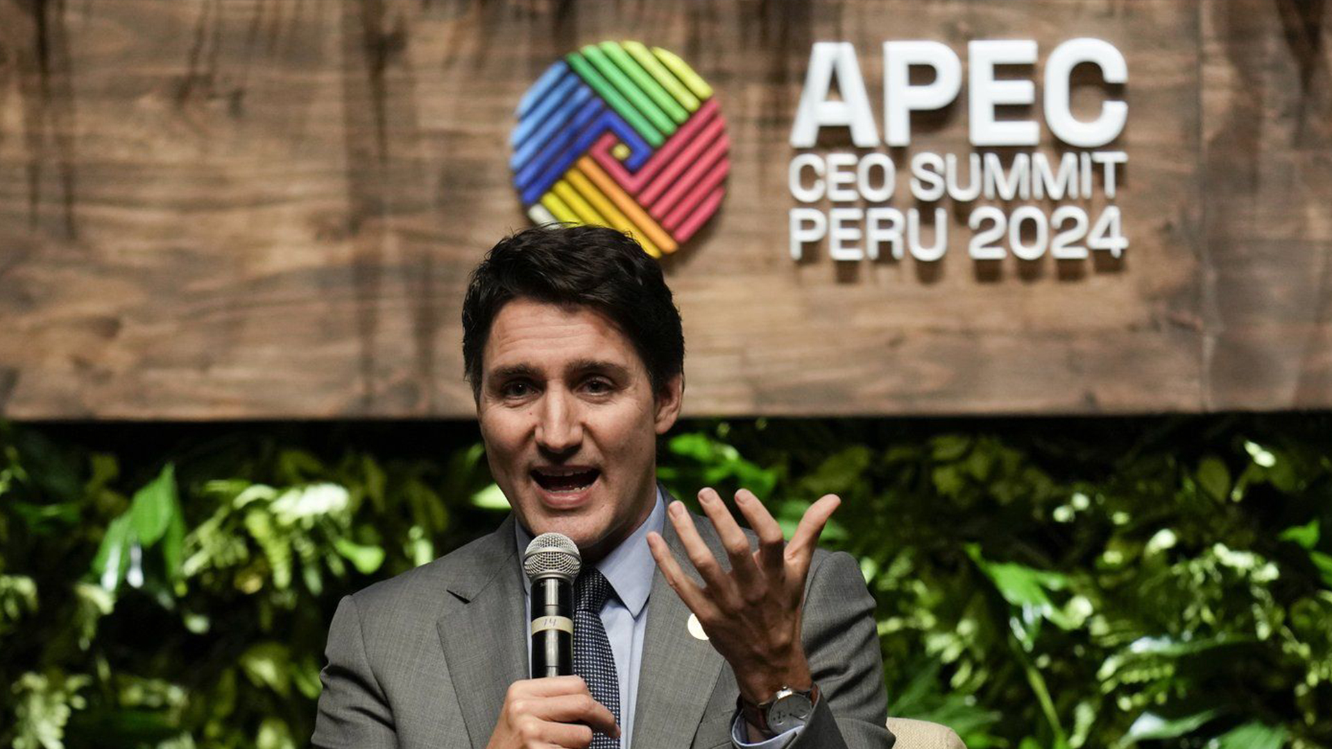 Le premier ministre Justin Trudeau rencontre le 16 novembre 2024 les dirigeants sud-américains au Pérou, à l’occasion de sa deuxième journée de participation au sommet de la Coopération économique Asie-Pacifique, l'APEC. Cette photo a été prise la veille, peu après son arrivée à Lima, au Pérou, où se déroule le sommet de l'APEC. 