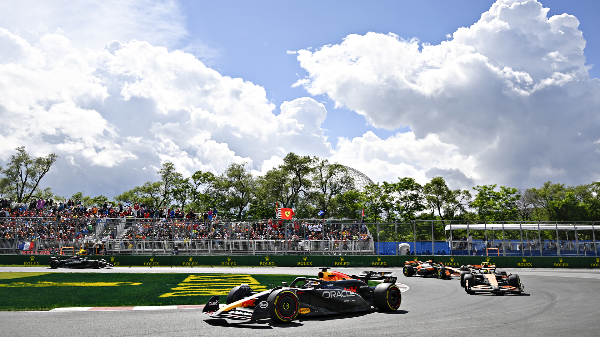 Le pilote néerlandais de Red Bull Racing, Max Verstappen, se prépare à la victoire lors du Grand Prix du Canada de Formule 1, à Montréal, le 9 juin 2024.