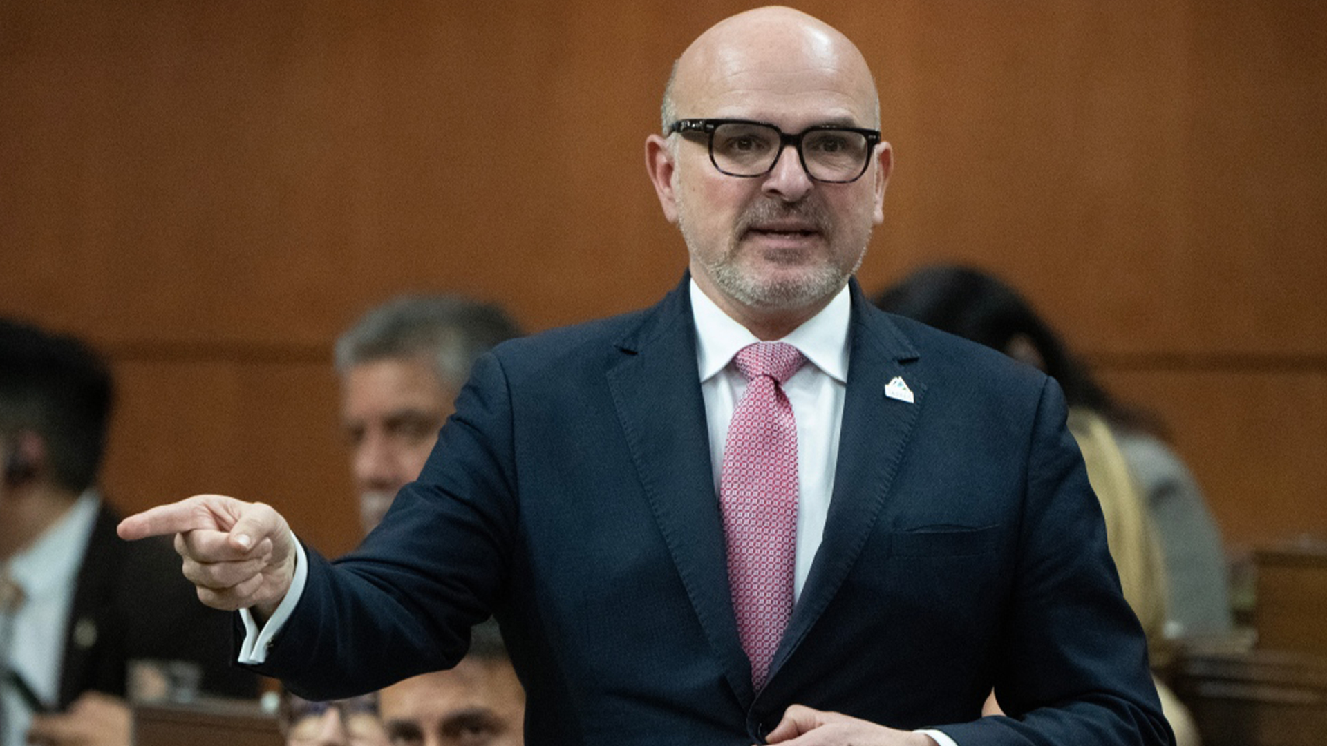 Randy Boissonnault parle à la Chambre des communes le 18 novembre 2024.