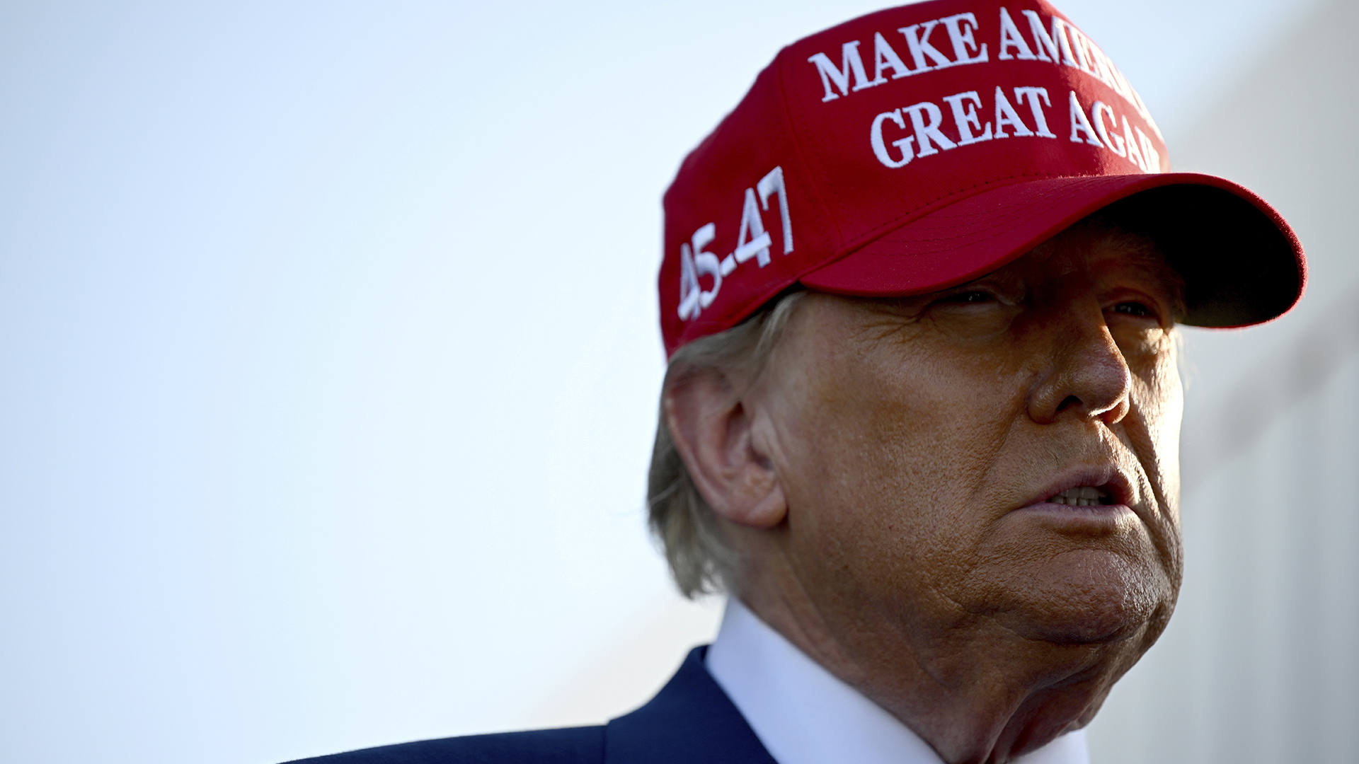 Le président élu Donald Trump arrive avant le lancement du sixième vol d'essai de la fusée SpaceX Starship, mardi 19 novembre 2024 à Boca Chica, au Texas.