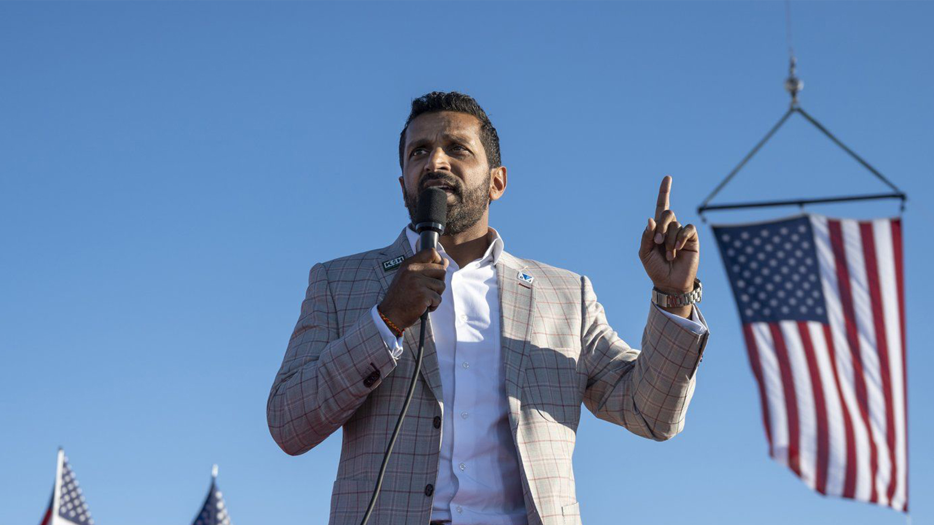 Kash Patel, ancien chef de cabinet du secrétaire à la défense par intérim Christopher Miller, s'exprime lors d'un rassemblement à Minden (Nevada), le 8 octobre 2022.