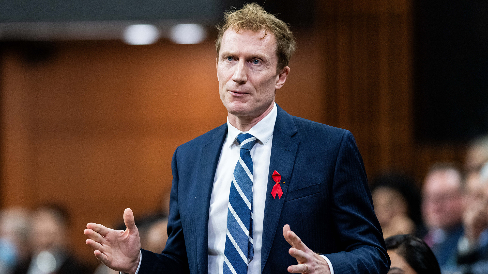 Le ministre Marc Miller parle pendant la période des questions à la Chambre des communes sur la Colline du Parlement à Ottawa, le 28 novembre 2024. 