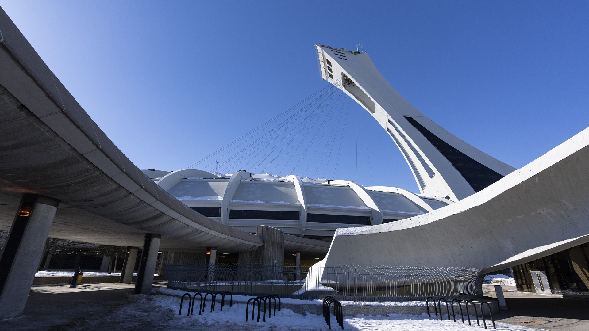 Vue extérieure du stade olympique de Montréal, le lundi 5 février 2024.