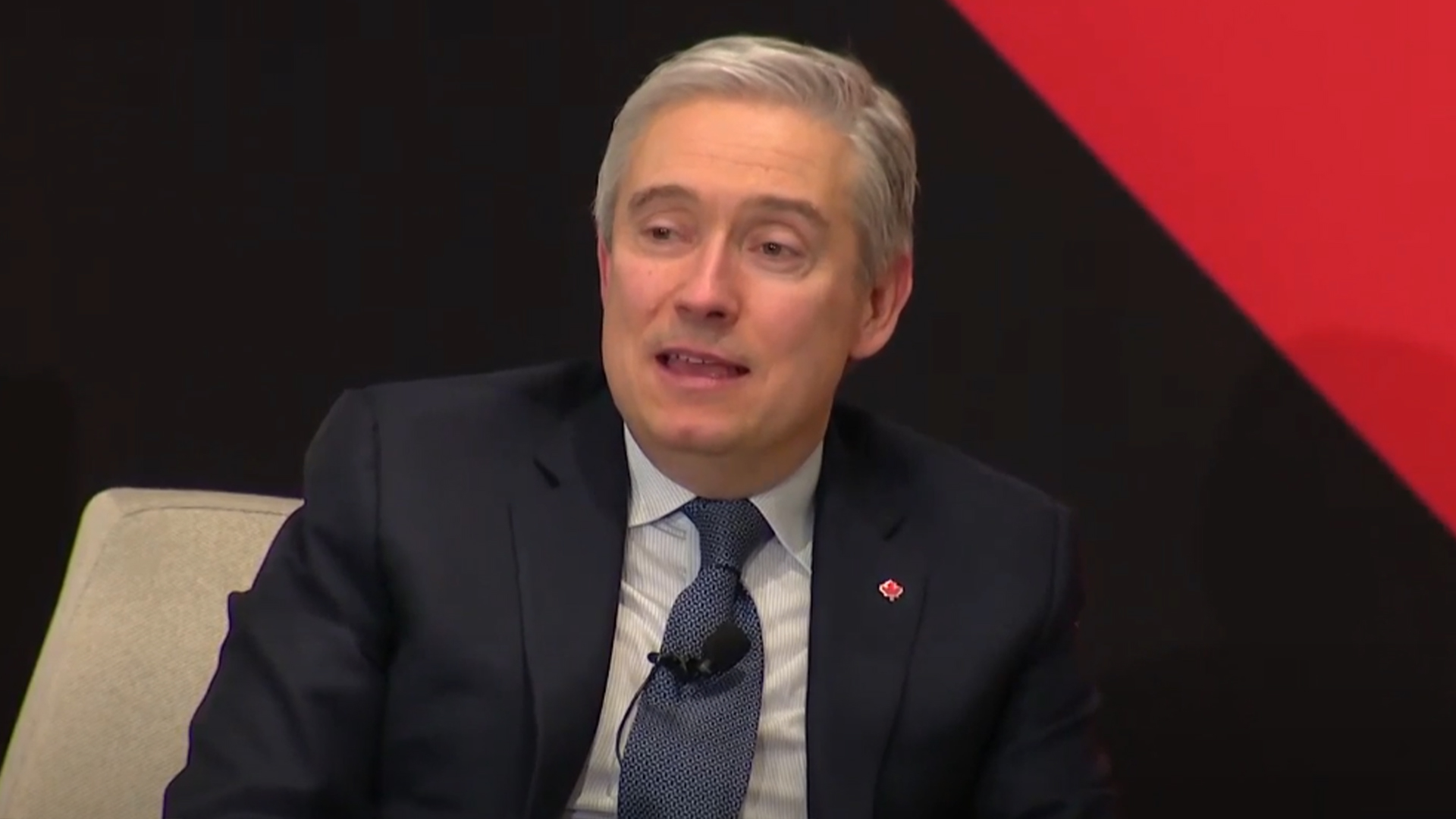 Le ministre fédéral de l’Industrie, François-Philippe Champagne, a annoncé qu'il ne participerait pas à la course à la chefferie du Parti libéral du Canada mardi lors d'une allocution devant le Canadian Club, à Toronto.