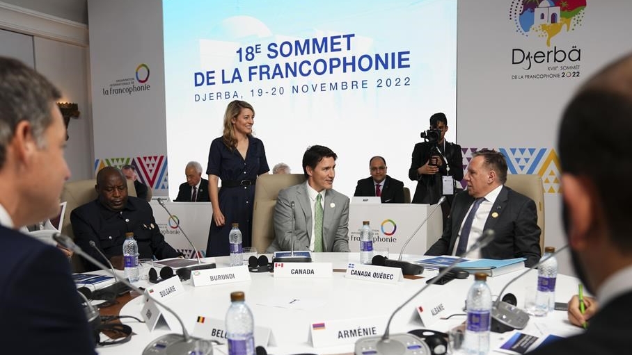 Quelque 500 gens d'affaires des 88 états et gouvernements membres de la Francophonie s'étaient réunis dans un hôtel sur l'île tunisienne en marge du Sommet de la Francophonie.