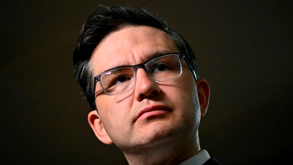 Les drapeaux ont été particulièrement liés aux manifestations du «convoi de la liberté», dont les membres ont été courtisés par Pierre Poilievre (photo) lors de la course à la chefferie conservatrice.