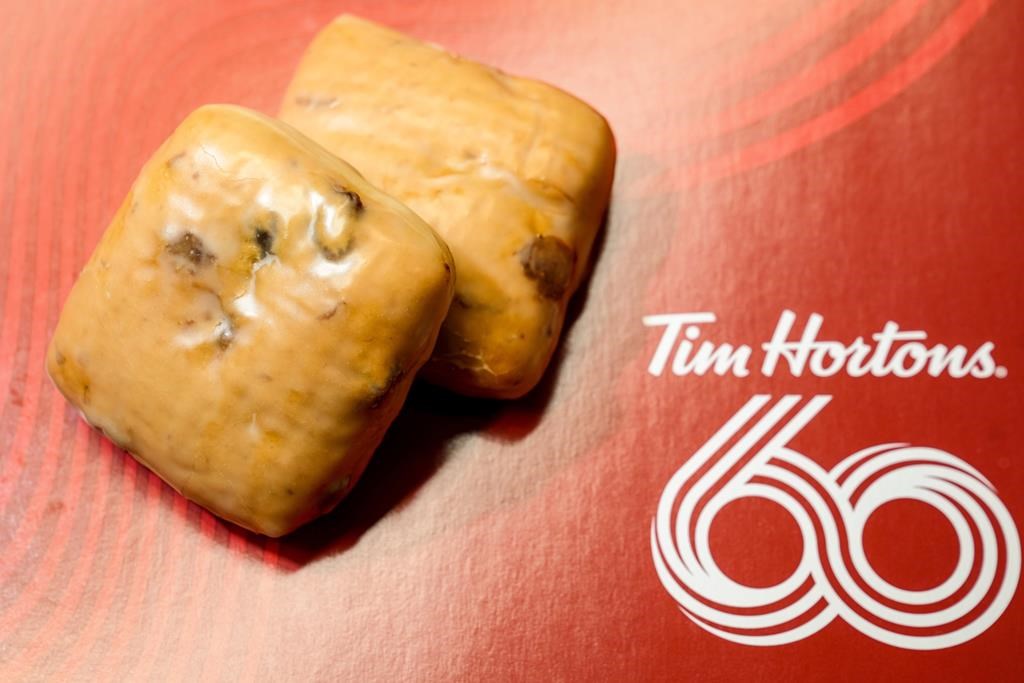 Des Dutchies sont photographiés à la cuisine d'essai de Tim Hortons à Toronto, le vendredi 8 décembre 2023.