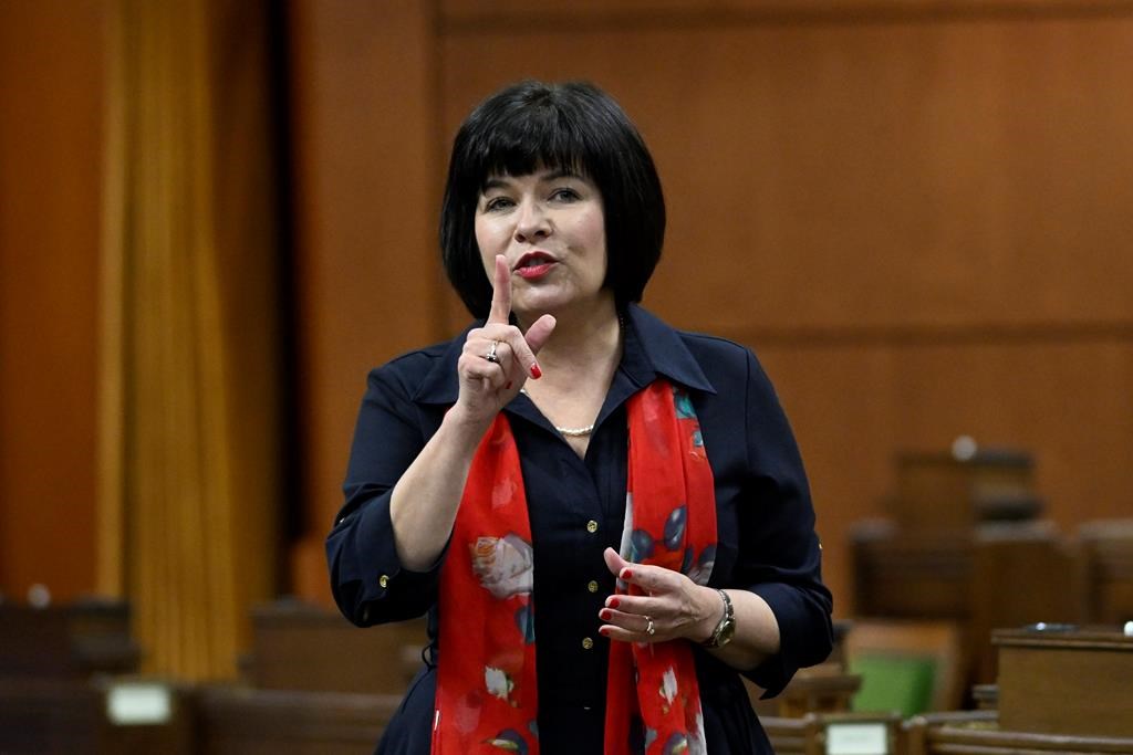 La ministre des Langues officielles, Ginette Petitpas Taylor.