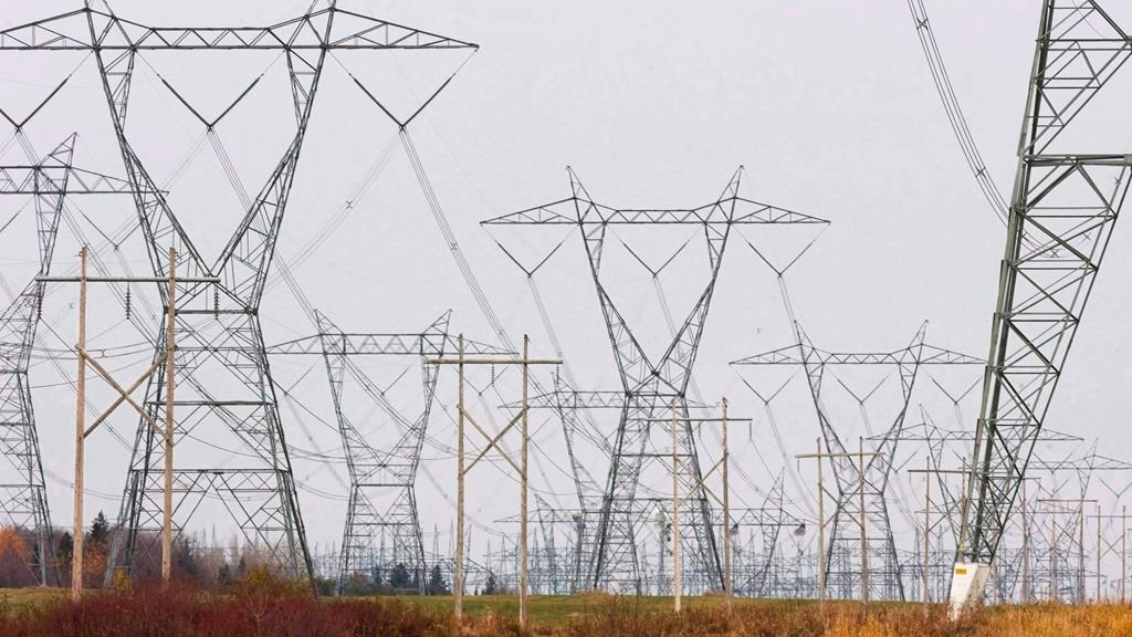 En temps normal, les conducteurs des lignes à haute tension sont naturellement isolés par l’air ambiant, été comme hiver. 