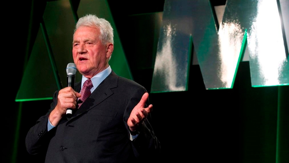 L'homme d'affaires milliardaire Frank Stronach fait face à de multiples accusations d'agression sexuelle.