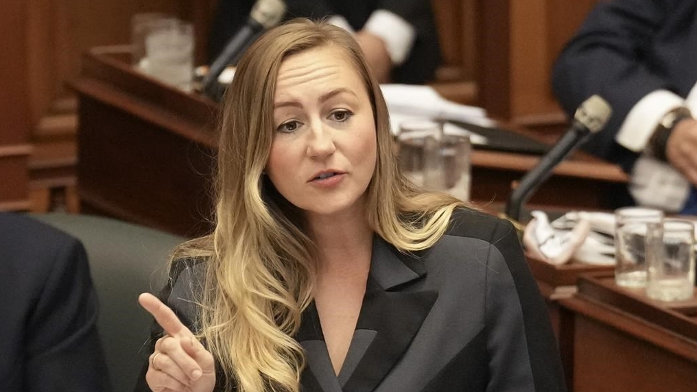 Kinga Surma, ministre de l'Infrastructure de l'Ontario, à l'Assemblée législative le lundi 21 octobre 2024, à Toronto. 