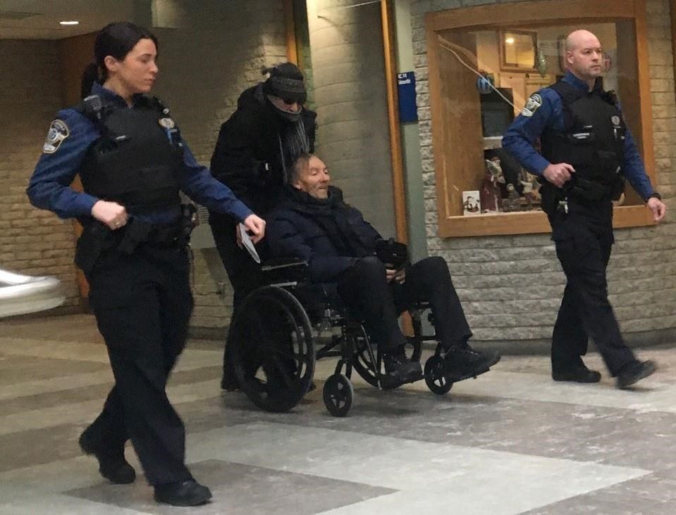 François Lamarre, un ancien entraîneur de la ligue mineure de hockey à Greenfield Park, comparaît pour sa mise en accusation au palais de justice de Longueuil, au Québec, le 19 décembre 2019. 