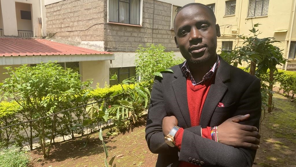 Godfrey Adera, un membre du clergé qui s'identifie comme un théologien queer, pose pour une photo à Nairobi, au Kenya, le jeudi 11 juillet 2024. 