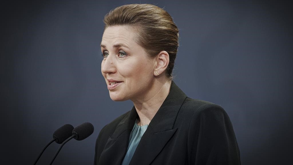 La première ministre danoise Mette Frederiksen s'exprime lors d'une conférence de presse sur le renforcement des forces armées, à Copenhague, le 13 mars 2024.