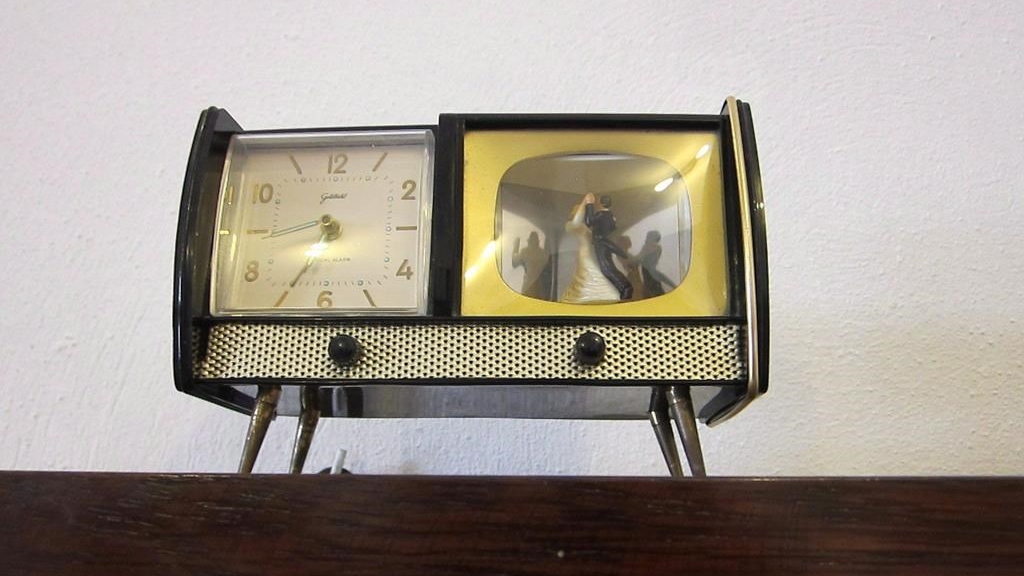 The general manager of a movie theatre in Saskatchewan says it’ll be an extra early Oscars watch party this weekend as the award show airs after most Canadians wind their clocks ahead an hour. A couple dances to music inside an alarm clock seen at the Serpa clock museum in southern Portugal, May 28, 2015. THE CANADIAN PRESS/Mike Fuhrmann