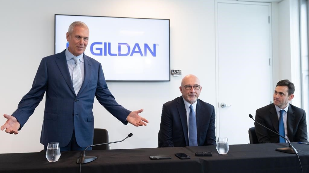 Glenn Chamandy, Michael Kneeland et Peter Lee s'adressent aux médias après leur assemblée annuelle à Montréal, le 28 mai 2024. 