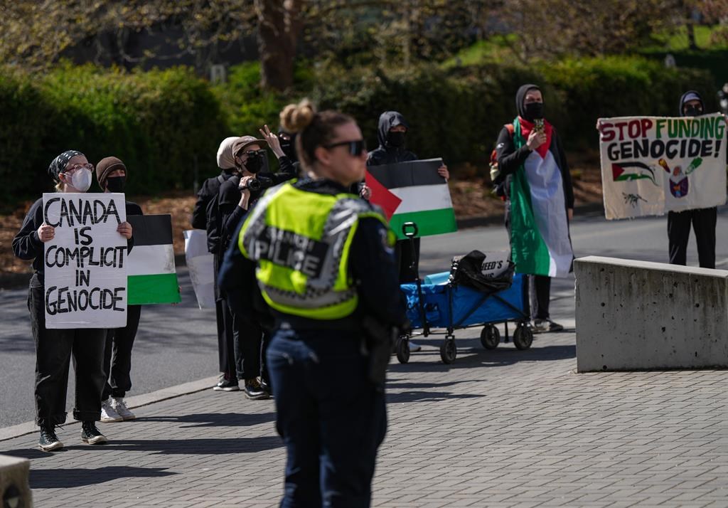 Une manifestation propalestienne à l'Université de Victoria, en avril 2024.