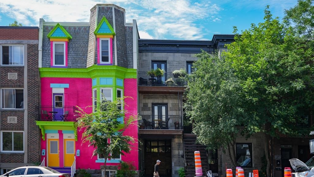 La Ville de Montréal affirme que le propriétaire d’une maison vieille de plus de 100 ans a enfreint les règles municipales.