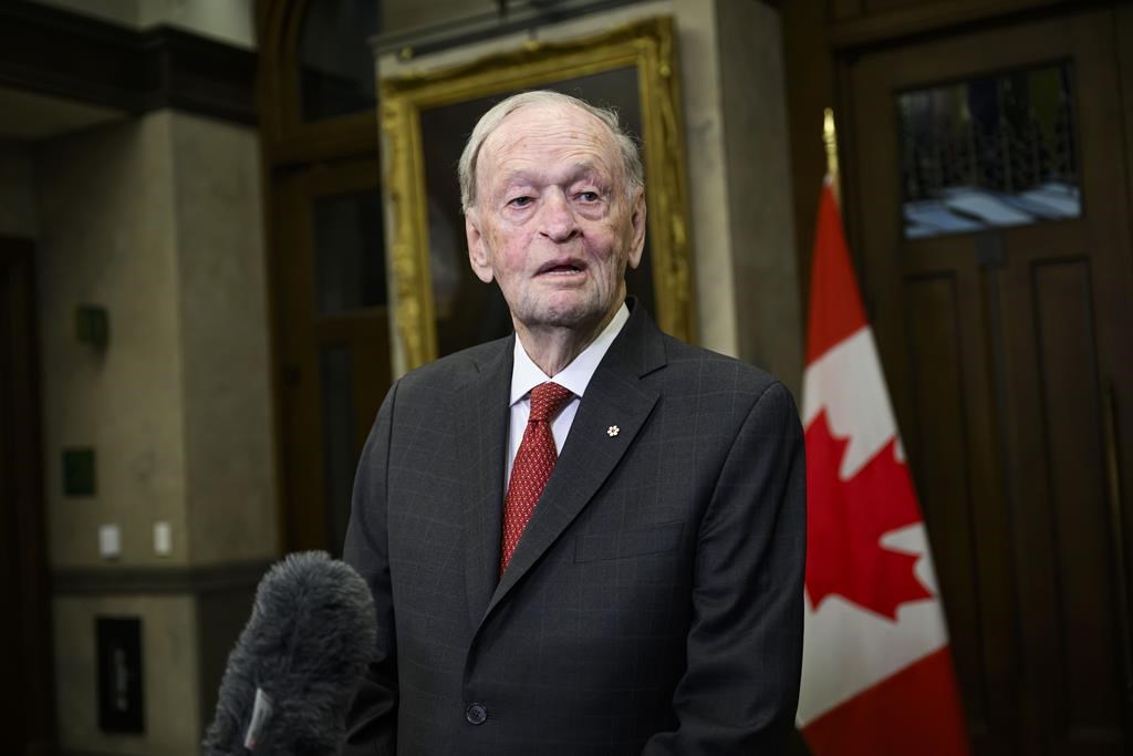 L'ancien premier ministre Jean Chrétien parle de l'ancien premier ministre Brian Mulroney, décédé à l'âge de 84 ans, dans le foyer de la Chambre des communes sur la colline du Parlement à Ottawa, le jeudi 29 février 2024